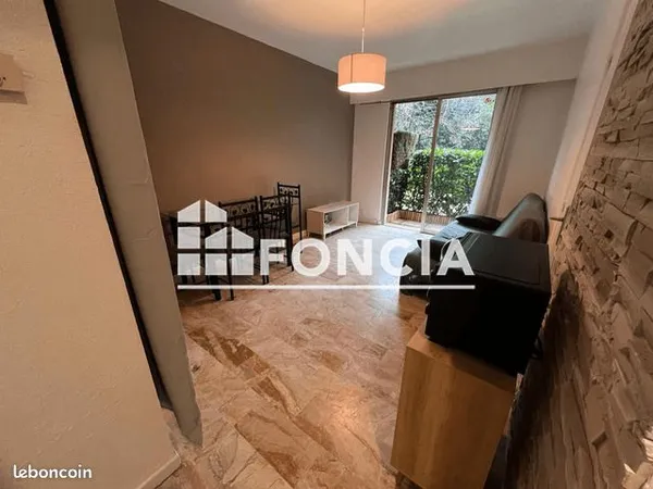 Studio 1 pièce 19 m² 