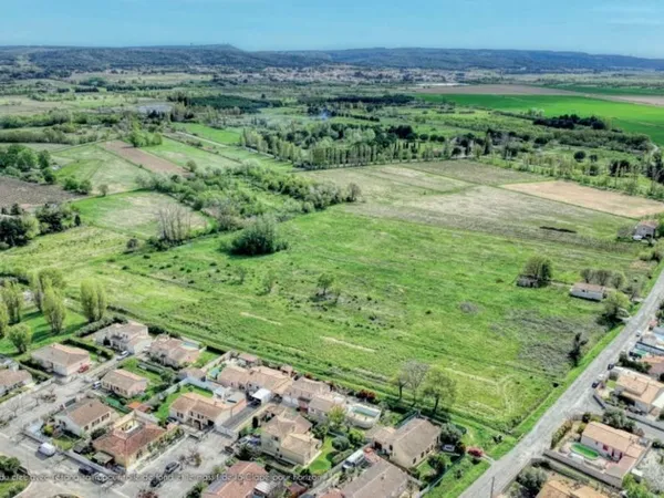 Terrain 379 m² 