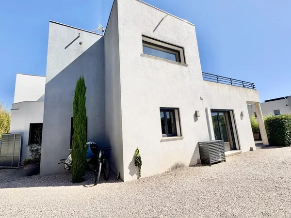 83700 Saint-Raphael Villa moderne jacuzzi et piscinable T2 + T3 