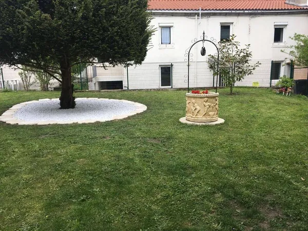 Studio 1 pièce 40 m² 