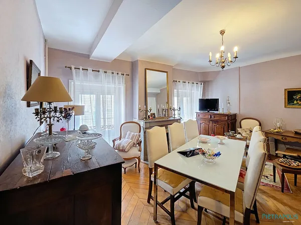 Appartement ancien 105 m² centre-ville proche quais de Saône 