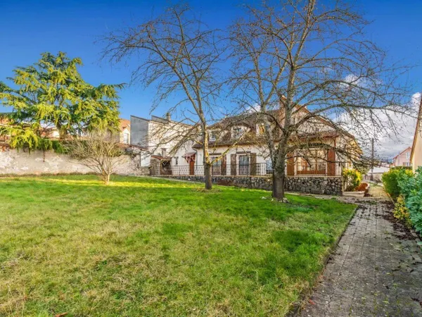 Maison 9 pièces 265 m² 