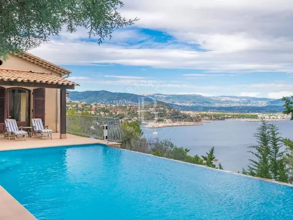 Villa 6 pièces 200 m² 