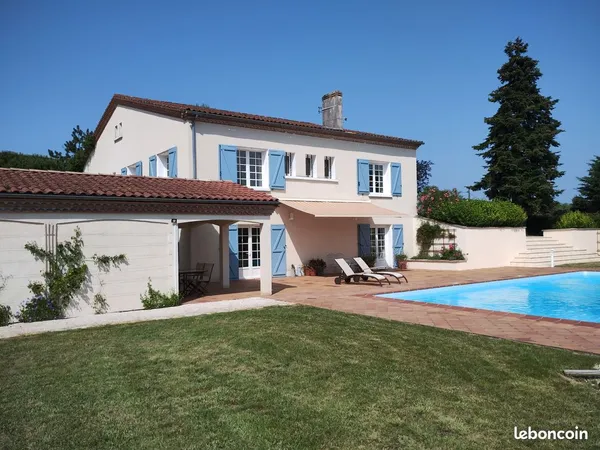 Propriété 7 pièces 261 m² 