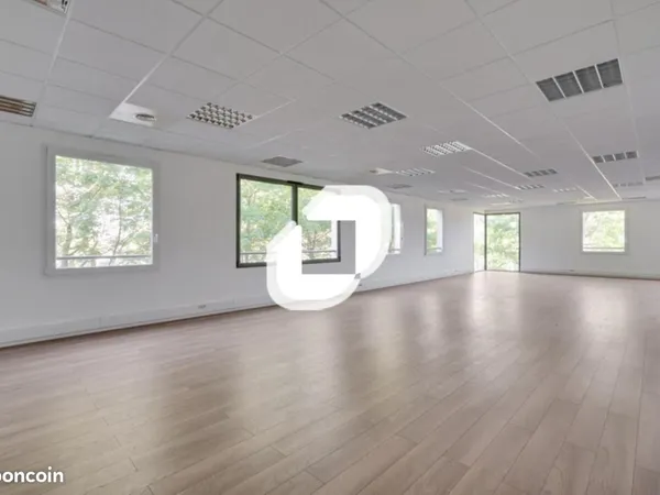 Bureau 137 m² 