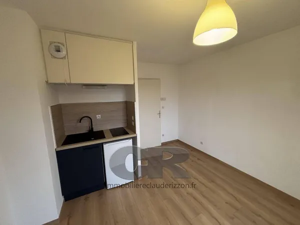 Studio 1 pièce 18 m² 