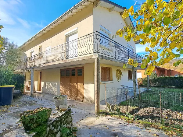 DREUILHE - A LOUER SPACIEUSE MAISON 168m2 AVEC GARAGE ET JARDIN 