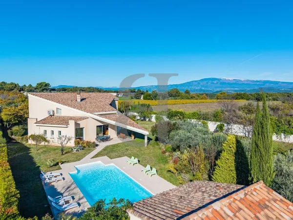 Villa d'architecte en campagne proche de Pernes les fontaines 