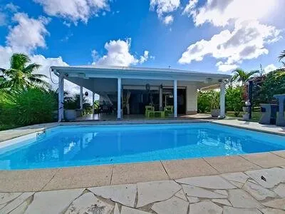 A VENDRE : VILLA ATYPIQUE T4 -133 m2 - PISCINE - LAMENTIN