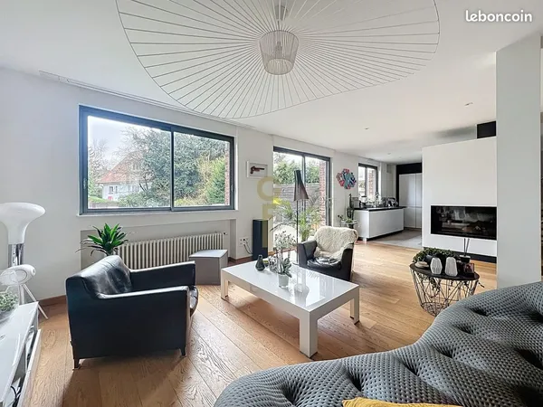 Propriété 6 pièces 219 m² 
