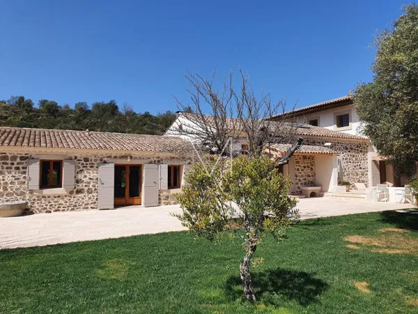 Villa 9 pièces 500 m² 