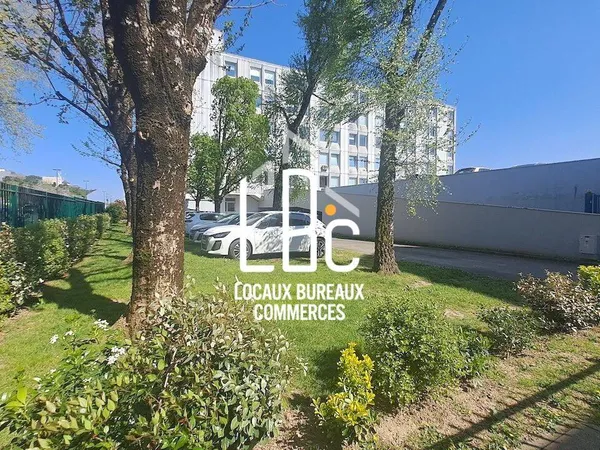 Bureaux 74 m² 