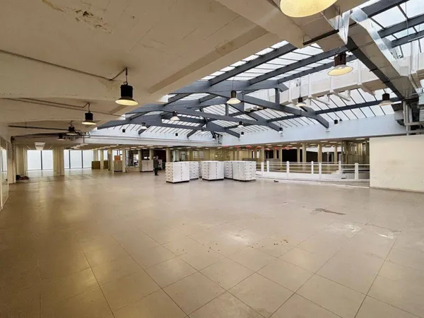 Boutique 2 pièces 1607 m² 