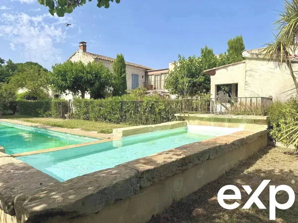 PROPRIÉTÉ CHARME Maison coeur de village à vendre à Bellega 