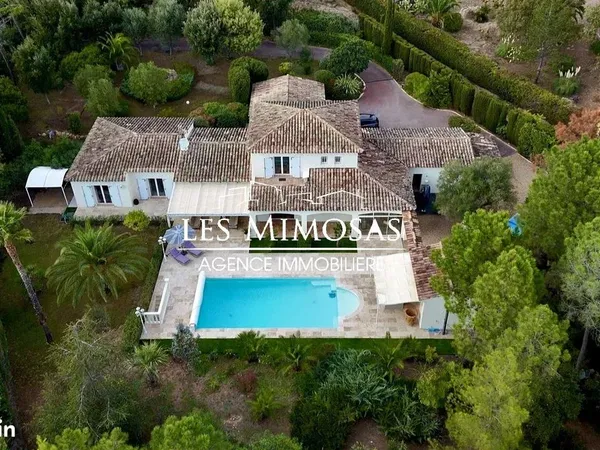 Propriété 7 pièces 268 m² 
