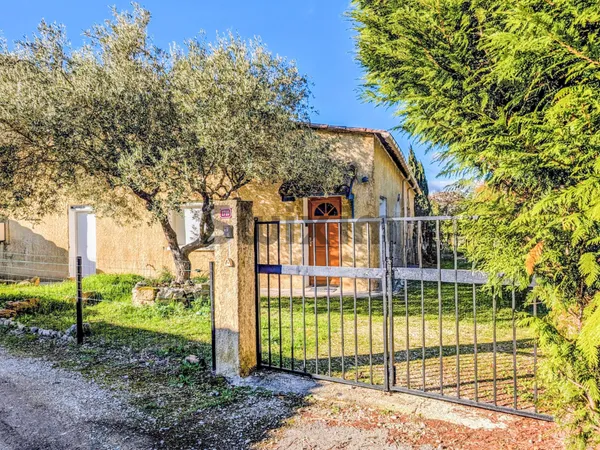 Villa de plain pied avec petit jardin résidence principale o 