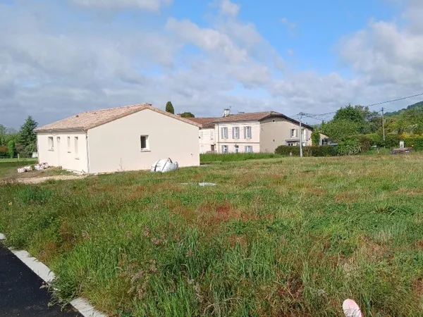 Terrain 835 m² 