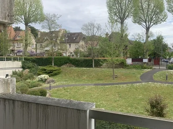 Au pied de la gare grand appartement meublé 75m2 3 pièces 