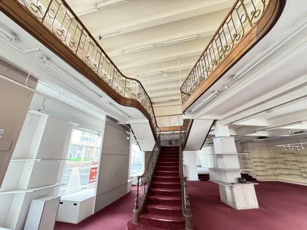Local commercial 330 m² 