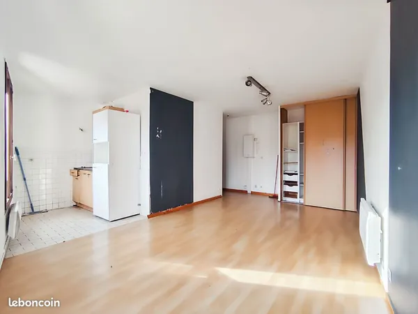 Studio 1 pièce 28 m² 
