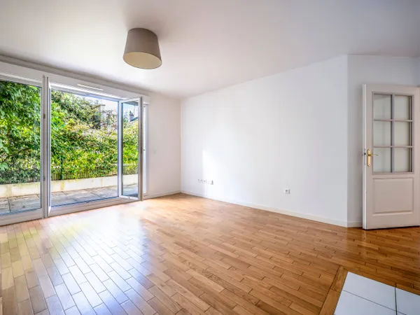 Loue Meudon Val Fleury à 2 mn du RER C et des autobus reliant Paris, T3 récent avec jardin - 51m² 