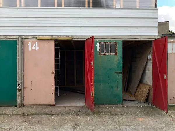 LOCAL PROFESSIONNEL 48 m² 2 VRAIS NIVEAUX - ROMAINVILLE 