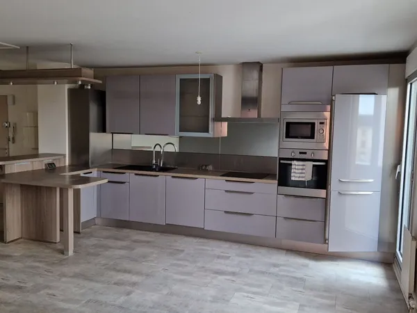 Loue appartement type 4 75m² à TROYES CENTRE VILLE 