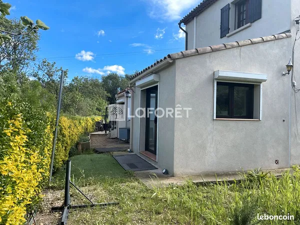 Studio 1 pièce 27 m² 