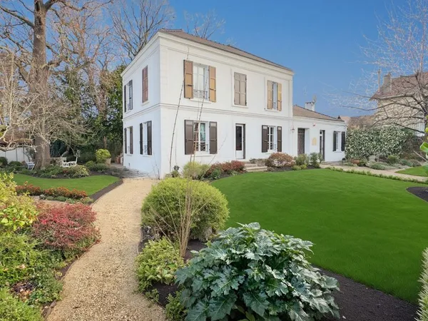 Propriété 7 pièces 200 m² 
