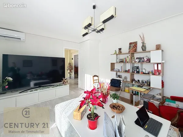 Vente en nue propriété, vaste appartement 3 pièces 69m² dernier étage 