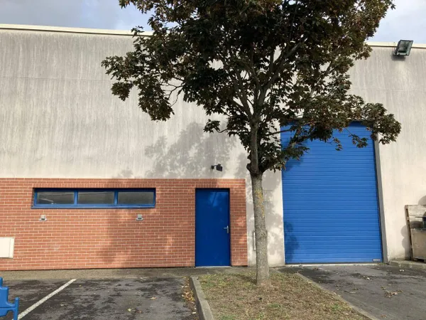 Local d'activité 997 m² 