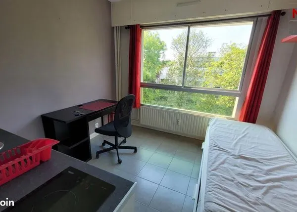 Studio 1 pièce 14 m² 