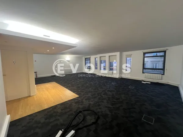 Bureaux - A LOUER - 869 m² divisibles à partir de 136 m² 