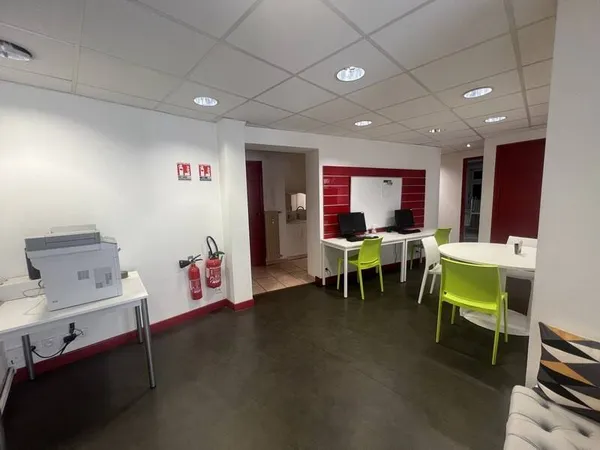 Local commercial 4 pièces 73 m² 