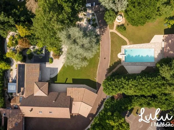 Maison 8 pièces 284 m² 