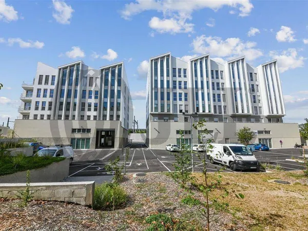Bureau 2 pièces 2568 m² 