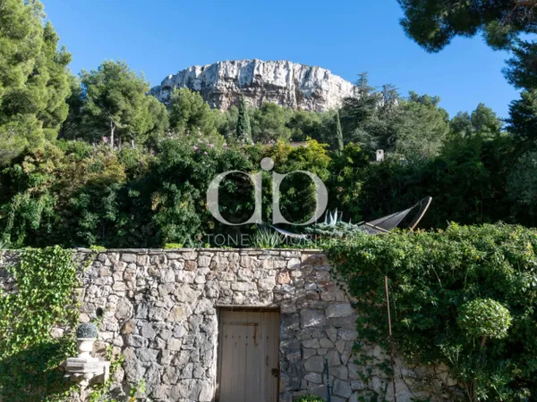 CASSIS - superbe propriété du début du 20ème siècle 