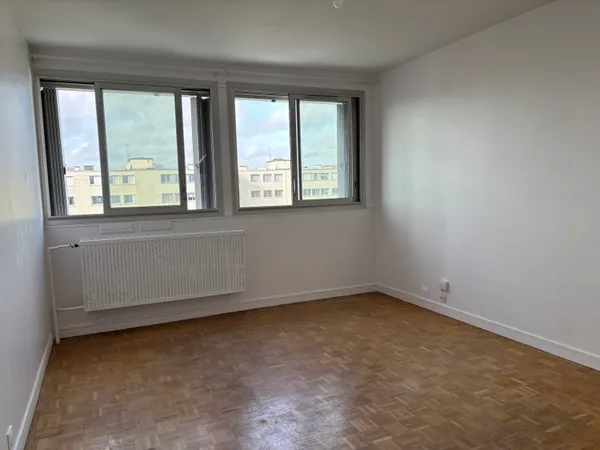 Grand Studio F1 - 33m² - entièrement rénové avec cave et parking- Sèvres quartier les Bruyères 