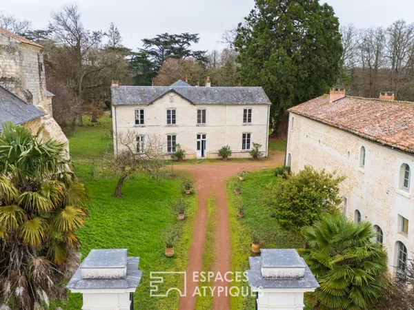Propriété d'exception avec deux maisons et parc au nord de la Vienne 