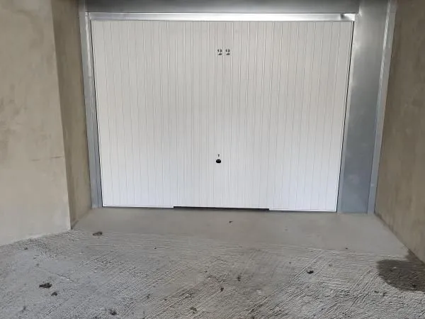 Garage 14 m² Serezin Du Rhone 