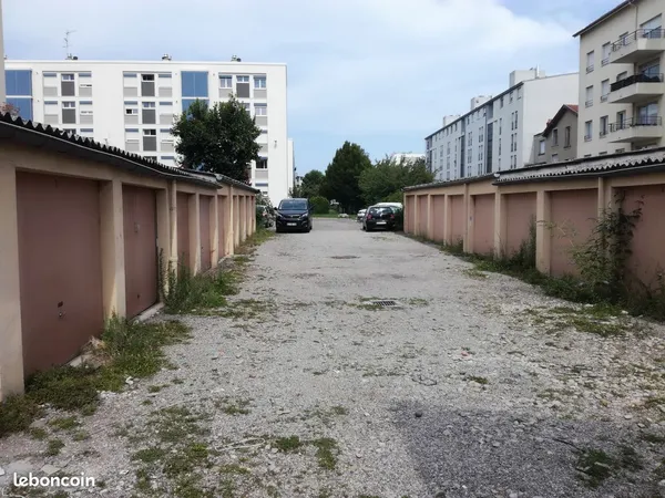 Garage rdc accès direct extérieur à louer - impasse Richard Villeurbanne 