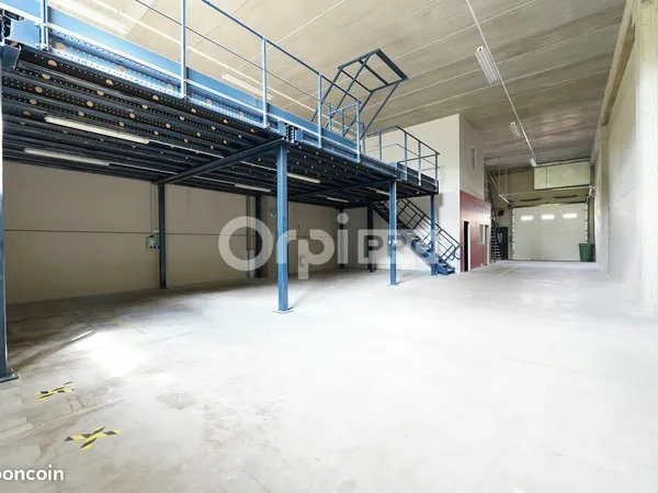 Local d'activité 348 m² 