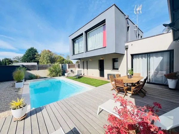 Maison moderne avec piscine Nantes GACHET 