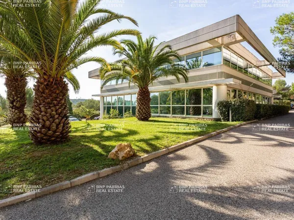 Bureaux 758 m² 