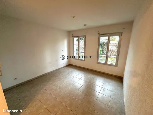 Studio 1 pièce 23 m² 