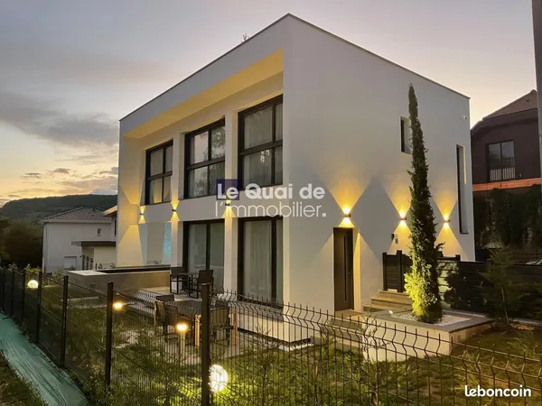 Propriété 4 pièces 112 m² 