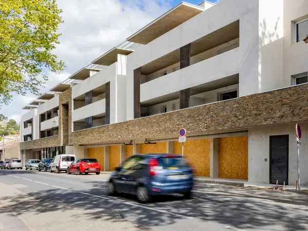 LOCAUX COMMERCIAUX NEUFS A VENDRE 