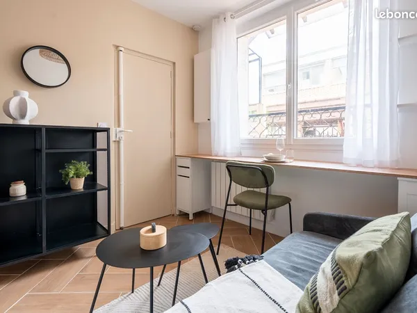 Magnifique studio meublé avec chambre séparée à proximité de la ligne 7 et du RER C 