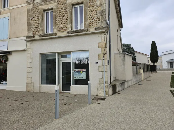 Local commercial à louer dans centre d'Anneyron 