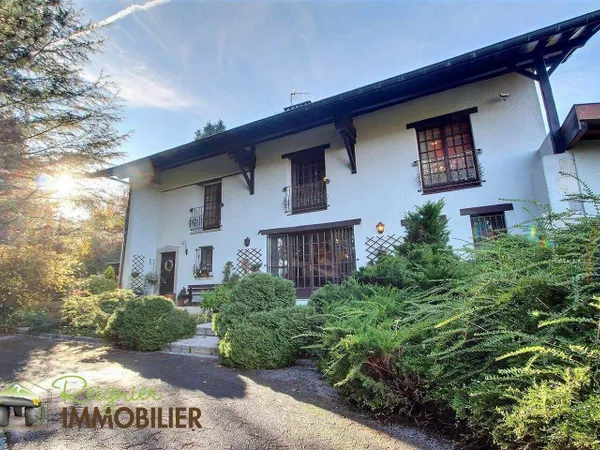 Maison 7 pièces 253 m² 